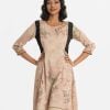 Printed A-line tunic in satin fabric. Karchupi at the round neck and three-quarter sleeve. attach pactch at the front.