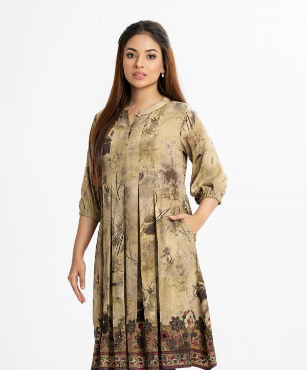 Printed A-line tunic in satin fabric. Stand collar, long puff sleeved. Gathered at the waistline and karchupi at the hemline.
