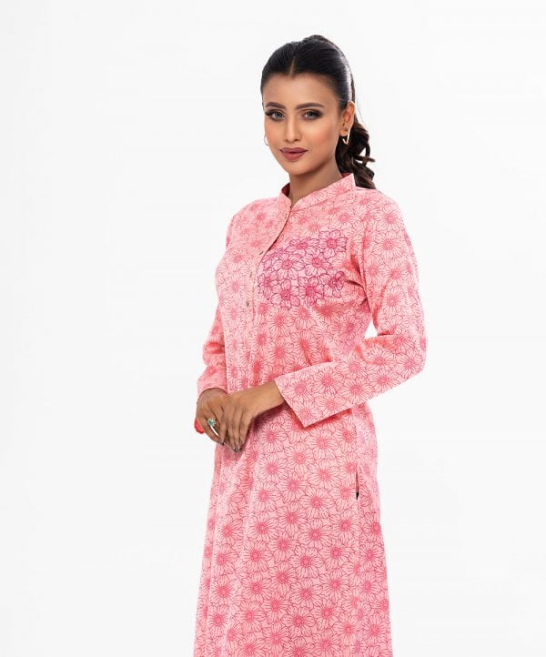 Women's floral printed straight kameez in crepe fabric. Mandarin collar, full sleeves. Karchupi at the front and round hemline.