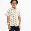 Kid boys short-sleeved casual shirt in blended cotton fabric. Classic collar and a chest pocket and Vehicle print at the front.