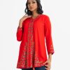 Woman's A-line tunic in viscose fabric. Full sleeves, V-neck. Floral detail print at front.