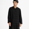 Men's slim-fitted panjabi in remi cotton fabric.Mandarin collar and inseam pockets.