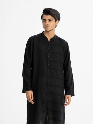 Men's slim-fitted panjabi in remi cotton fabric.Mandarin collar and inseam pockets.