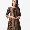 Women's floral printed A-line tunic in viscose fabric. Round neck, three-quarter sleeves. Karchupi at the front.