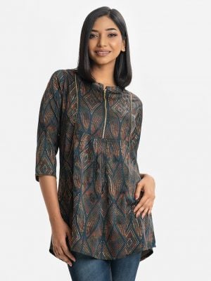 Women's printed A-line tunic in exclusive jacquard fabric. Stand collar with zipper opening at the top front. Long sleeves, two pockets.
