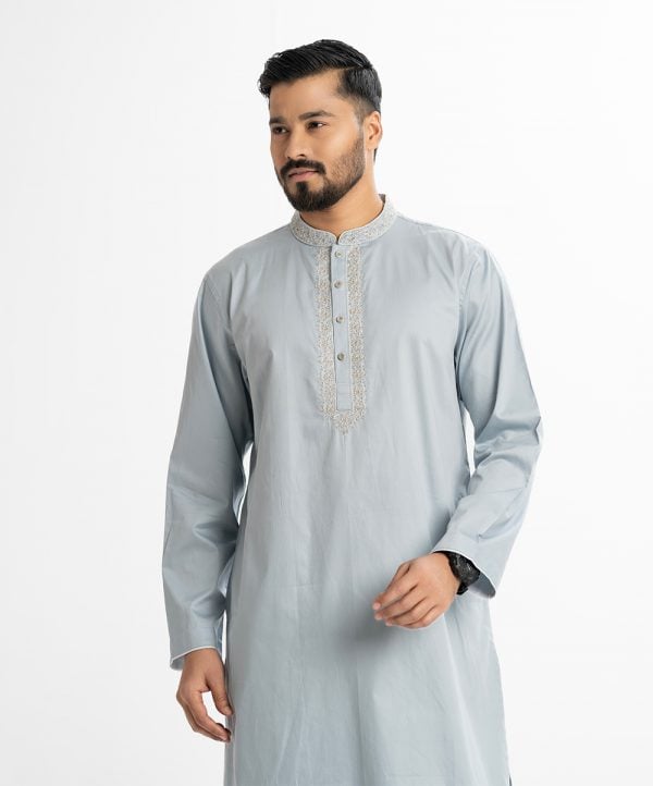 Men's premium fitted panjabi in jacquard fabric. Mandarin collar, inseam pockets and karchupi at the front.