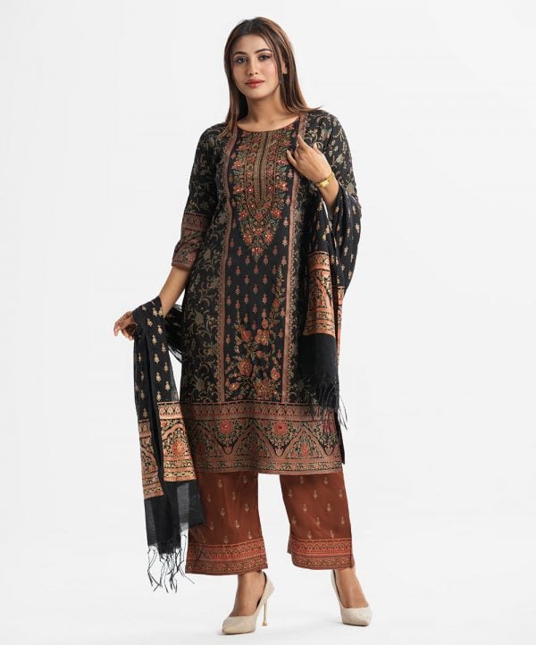 Women's floral printed Salwar Kameez in crepe fabric. Round neck, three-quarter sleeves and karchupi at the front of kameez. Half-silk dupatta with palazzo pants.