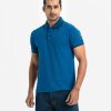 Men's stripe printed polo shirt in cotton single jersey fabric. Classic collar with buttons placket, short sleeves and a straight-cut hem.