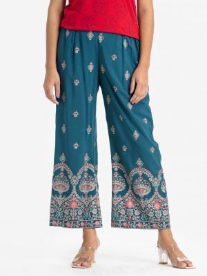 Women's printed casual palazzo in viscose fabric. Concealed elasticated waistline.