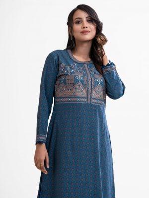 Printed straight kameez in georgette fabric. Stand collar, full sleeved and embroidery at the front