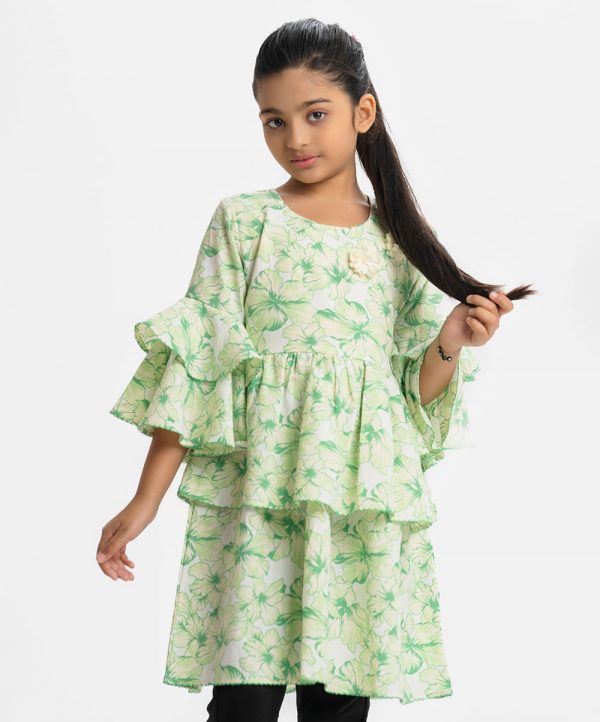 Kid girls floral printed layered tunic in georgette fabric. Round neck, layered three-quarter sleeves and flower attached at the front.