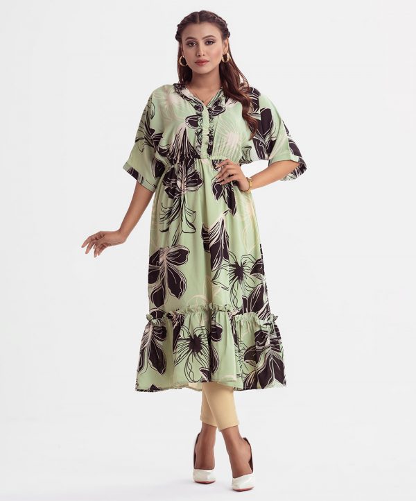 Women's flared style maxi in printed georgette fabric. V-neck with frill placket and kimono sleeves.