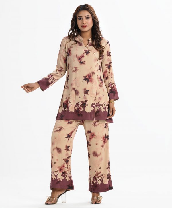 Floral printed top bottom set in zoom fabric. Classic collar, long-sleeved, button fastening top and palazzo pant.