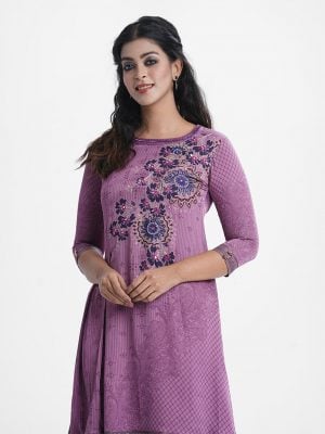 Printed A-line tunic in crepe fabric. Round Neck, three-quarter sleeved. Karchupi at the front and attach patch at the hemline.