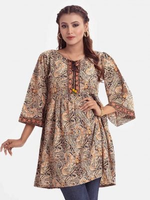 Printed A-line tunic in faille fabric. Round neck with tassel tie, bell-sleeved and gathered at the waistline.