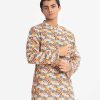 Men's semi-fitted panjabi in printed cotton fabric. Mandarin collar and inseam pockets.