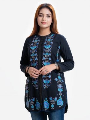 Women's shirt style tunic in viscose fabric. Mock neck, full-sleeved. Floral print and karchupi at the front.