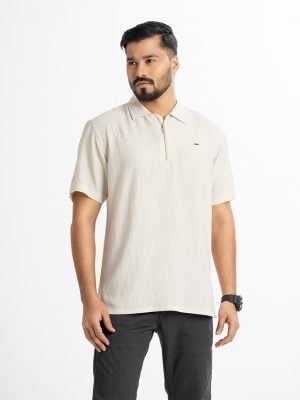 Men's short-sleeved casual shirt in cotton blended fabric. Classic collar, zipper opening at the front.
