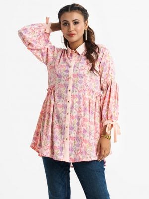 Floral printed shirt style abaya tunic in zoom fabric. Ballon sleeves with bow tie belt and classic collar with metal buttons in front opening. Frill trim at waistline.
