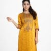 Exclusive tunic in silk & viscose blended fabric from Nargisus by Le Reve.Round neck, karchupi at the front, and three-quarter sleeves.