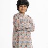 Kid boy panjabi in cotton fabric. Mandarin collar and inseam pockets.