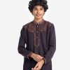Teen boys panjabi in jacquard fabric. Mandarin collar, inseam pockets and embroidery at the front.