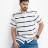Men's short-sleeved casual shirt in cotton stripe fabric. Classic collar and button fastening at the front.