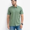 Men's printed short-sleeved casual shirt in cotton fabric. Classic collar, button fastening at the front and a side pocket.