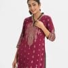 Printed A-line straight kameez in crepe fabric. V-neck, three-quarter sleeves and karchupi at the front.