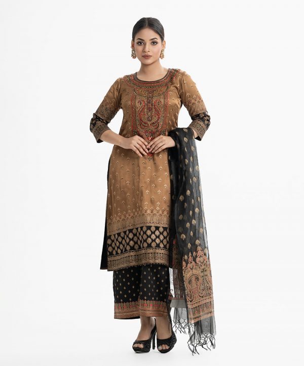 Women's printed straight salwar kameez in crepe fabric from Nargisus by Le Reve. Round neck, three-quarter sleeved and karchupi at the front. Complemented with crepe palazzo and muslin dupatta.