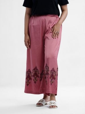 Women's palazzo in satin fabric. Concealed elasticated waistline and floral print at the hemline.