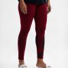 Women's leggings in cotton knit fabric. Concealed elasticated waistline and print at the hemline.