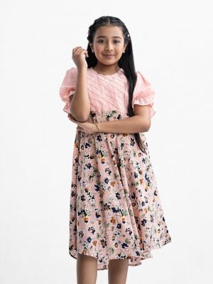 Kid girls A-line frock in georgette fabric. Round neck, short neck. diamond cut at the front and waist belt.