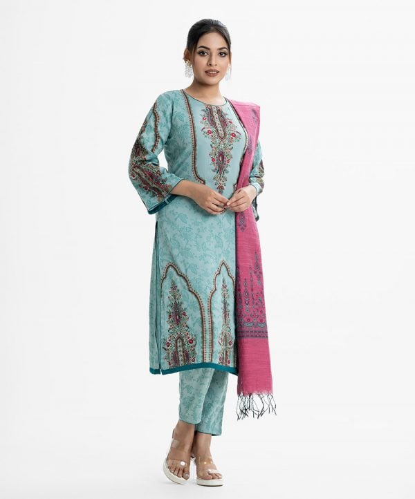 Women's printed Salwar Kameez in joom fabric. Round neck, three-quarter bell sleeves and karchupi at the front of kameez. Half-silk dupatta with pant pajamas.