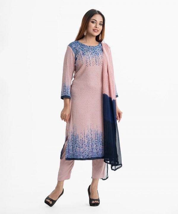 Women's straight salwar kameez in joom fabric. Round neck, three-quarter sleeved and karchupi at the front. Complemented with pant and chiffon dupatta.