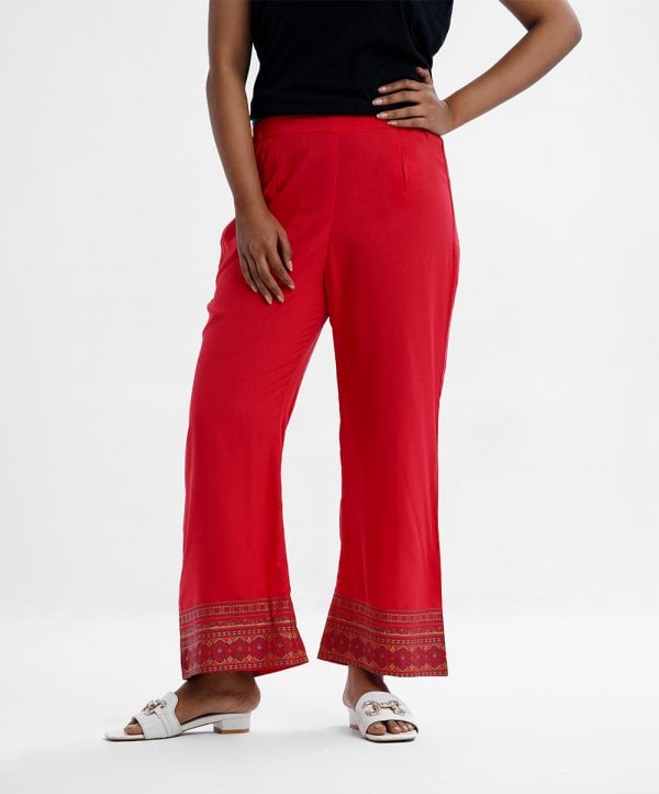 Women's palazzo in viscose fabric. Concealed elasticated waistline.