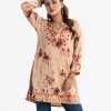 Printed A-line tunic in satin fabric. Round neck with v-cut, long-sleeved. Karchupi at the front.