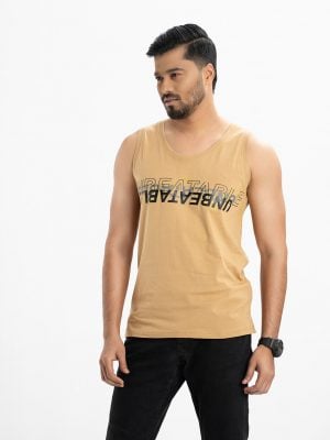Men's slim fit gym vest in cotton single jersey fabric. Round neck, sleeveless. Print detail at front.