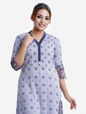 Printed straight kameez in zoom fabric. V-neck with the attached patch. Scallops at sleeved and hemline with karchupi.