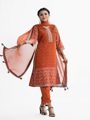 Women's printed straight salwar kameez in crepe fabric. V-neck, three-quarter sleeved. Patch attachments with karchupi at the front. Completed with crepe culotte pants and chiffon dupatta.