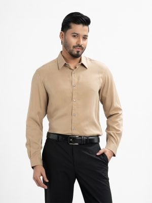 Men's regular fit formal shirt in viscose blended fabric. Classic collar and Long-sleeves.