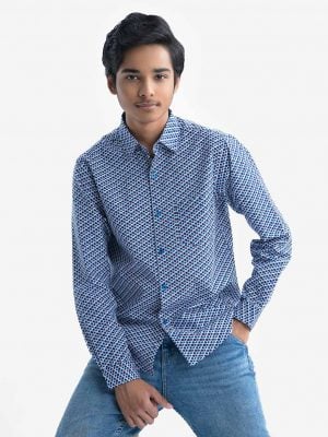 Teen boy printed long-sleeve shirt in cotton fabric.Classic collar, button fastening and a front pocket.