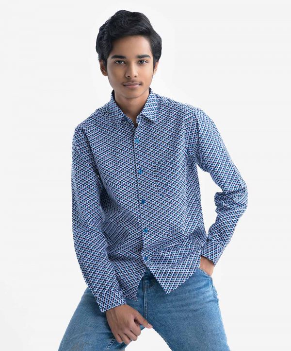 Teen boy printed long-sleeve shirt in cotton fabric.Classic collar, button fastening and a front pocket.