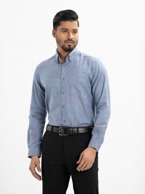 Men's printed long-sleeved formal shirt in cotton jacquard fabric. Classic collar with a chest pocket. Adjustable buttons at the cuffs.
