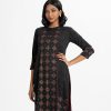 Ethnic printed straight kameez in Georgette fabric. Three-quarter sleeves, stand collar. Karchupi at the front.
