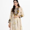 Printed A-line long tunic in blended cotton fabric. Round neck and three-quarter sleeves. Karchupi at the front.