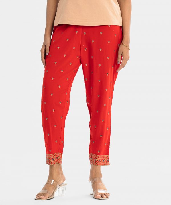 Women's pritend pant pajamas in viscose fabric. Concealed elasticated waistline.