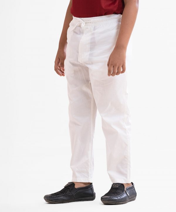 Kid's aligor pajama in cotton fabric. Two side pockets are at the side with an adjustable drawstring.
