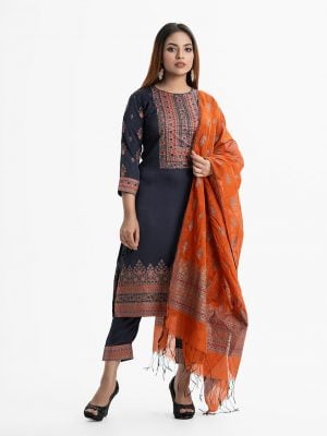 Women's printed Salwar Kameez in crepe fabric. Boat neck, three-quarter sleeves and karchupi at the front of kameez. Half-silk dupatta with pant pajamas.