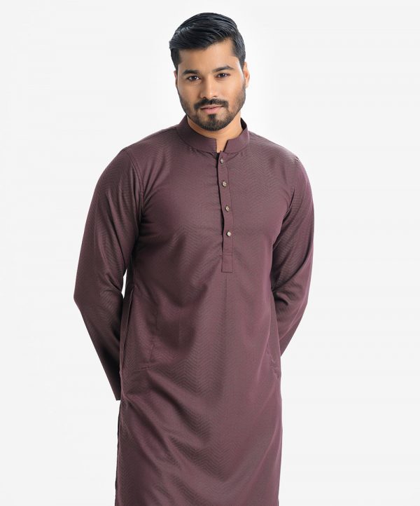 Men's slim fitted panjabi in jacquard fabric. Mandarin collar, full-sleeved. Inseam pockets and button fastening at the front.
